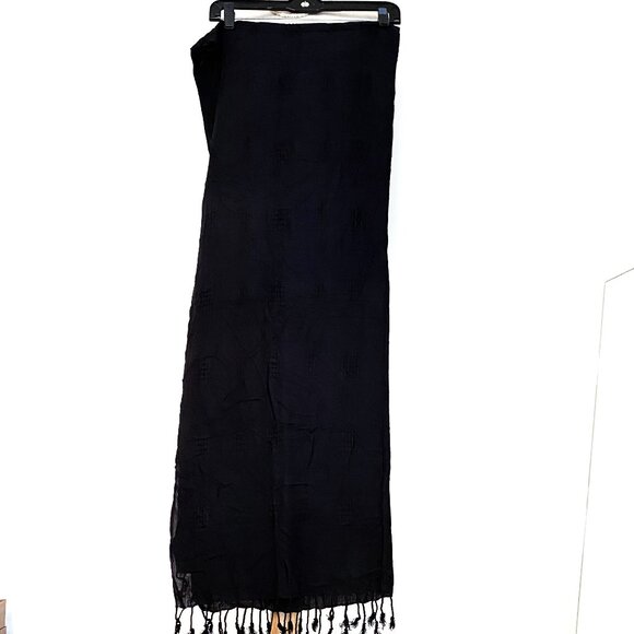 Black Pashmina Shawl with a Criss-Cross Pattern Design - Picture 1 of 5